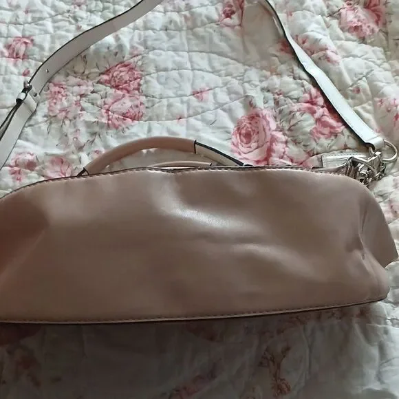 Coach   - Picture 4 of 9